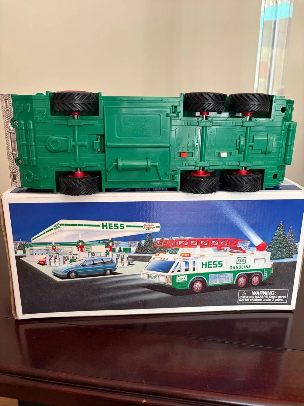 NIB Hess 1996 Vintage Emergency Ladder Truck